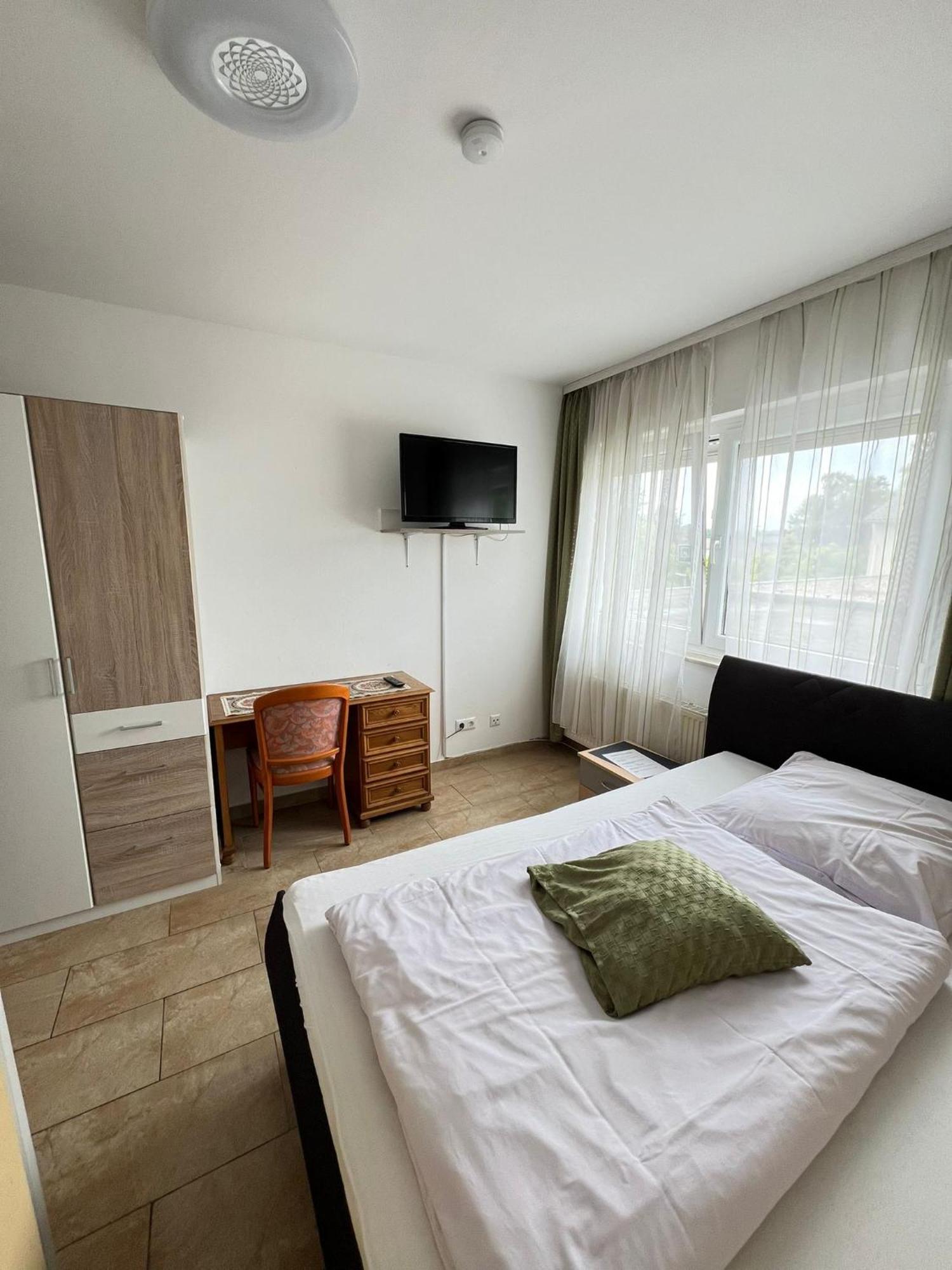 Hotel Restaurant Neffelthal Kerpen  Zewnętrze zdjęcie