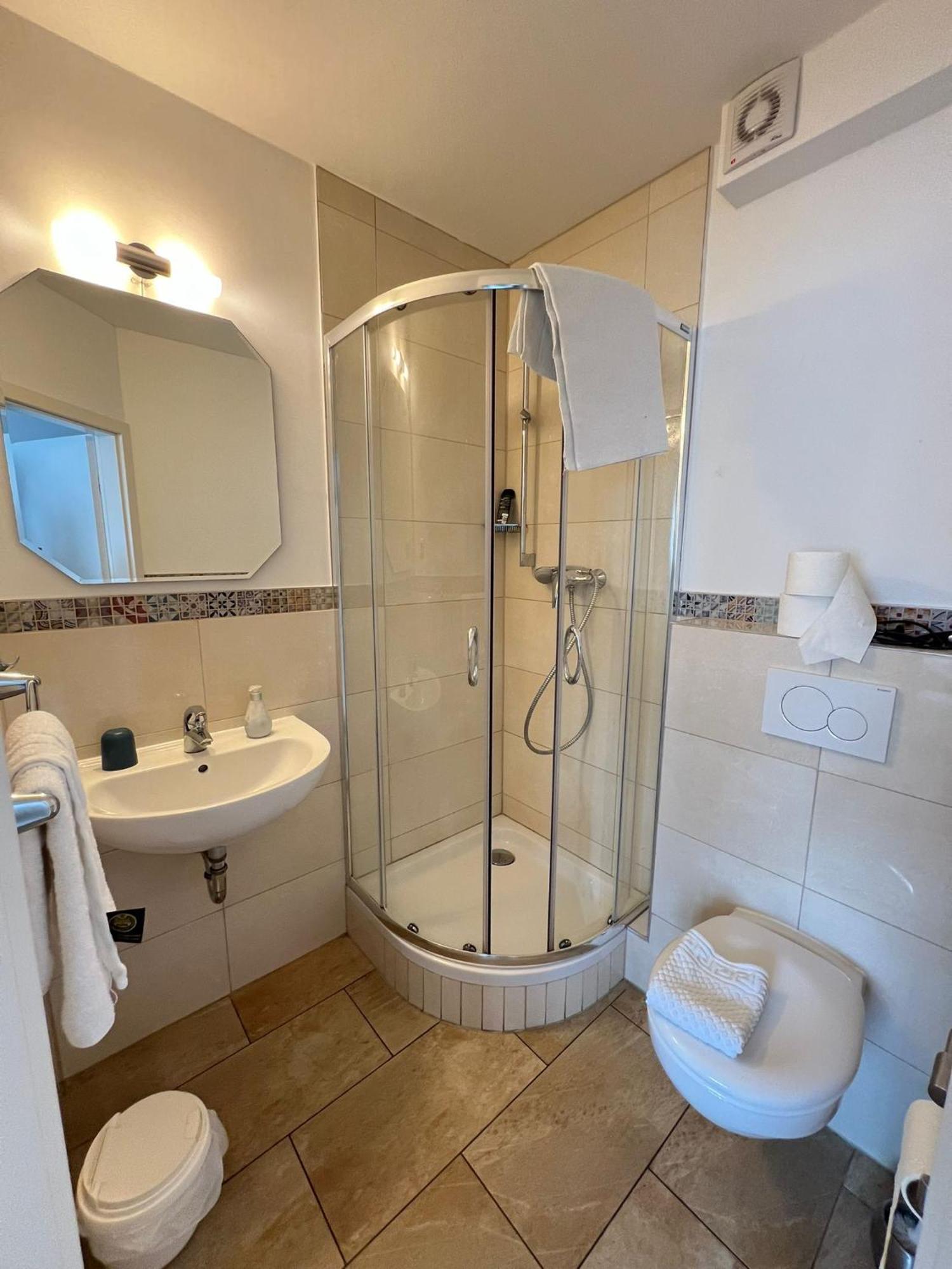 Hotel Restaurant Neffelthal Kerpen  Zewnętrze zdjęcie